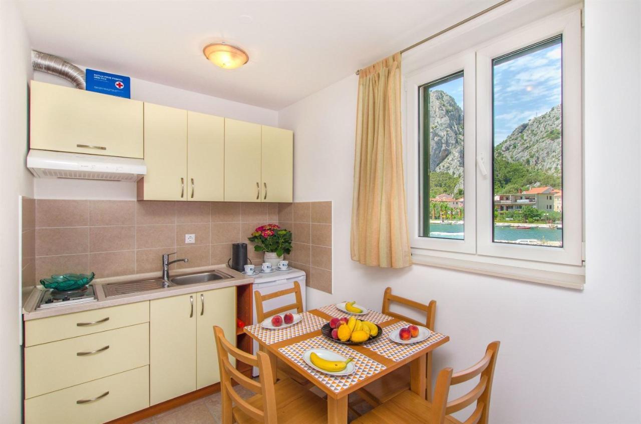 Apartments Mira Omiš Buitenkant foto