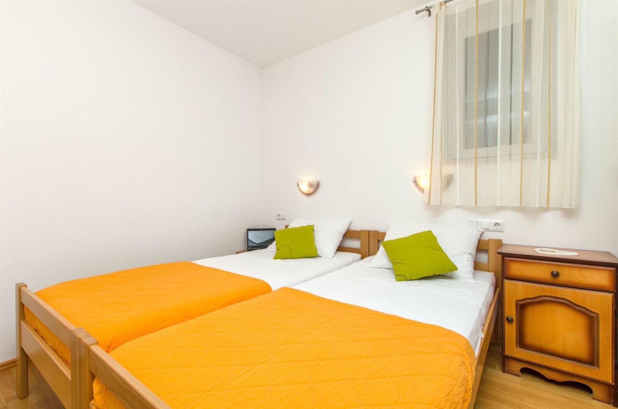 Apartments Mira Omiš Buitenkant foto