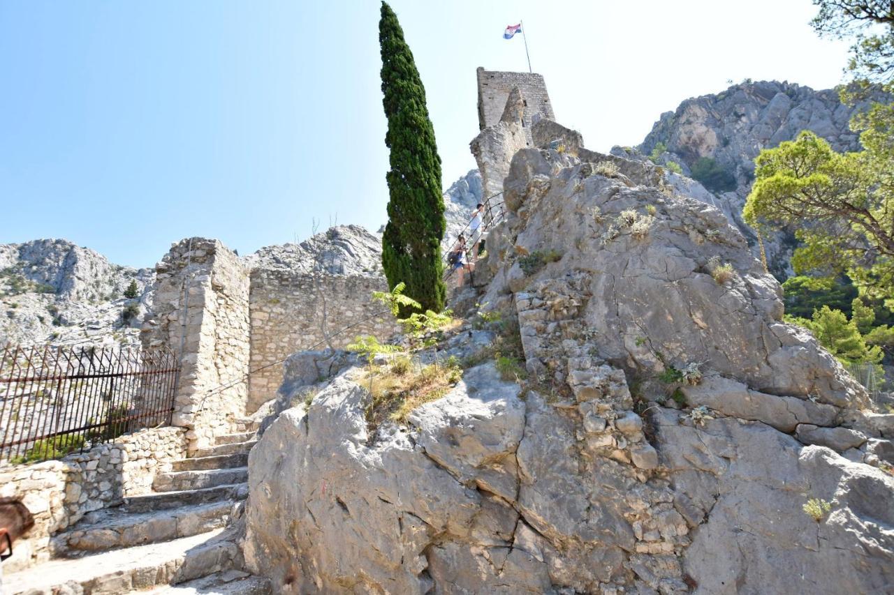 Apartments Mira Omiš Buitenkant foto